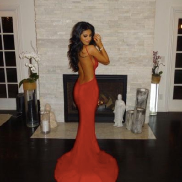Tight red prom dress - Picture 2 of 3